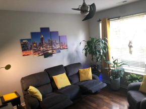 minutes from downtown 3br stylishhome-free parking